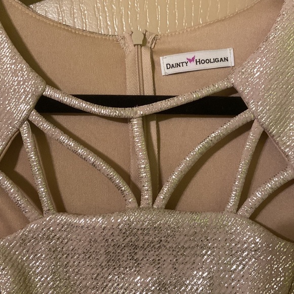 Gold dress - Picture 2 of 3